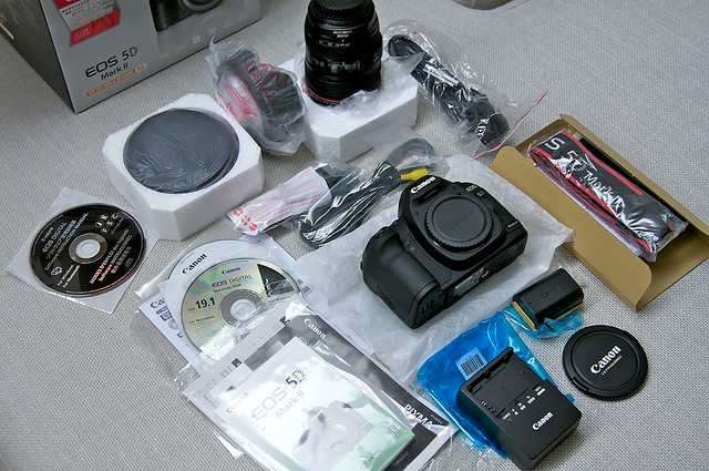 Selling Canon EOS 5D Mark II 21MP DSLR Camera with EF 24-105mm f/4L IS USM Lens